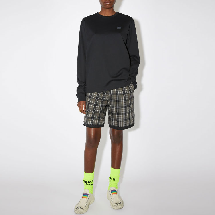 Lookbook Acne Studios SS22 Black Unisex Crewneck Long Sleeve Tee with Face Logo Patch CL0115-900101