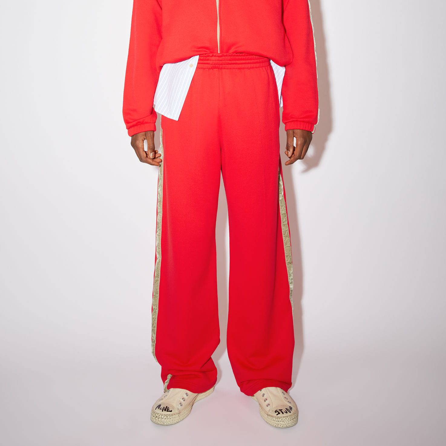 Lookbook Acne Studios SS22 红色宽松针织休闲裤 男女同款. CK0053-ACL