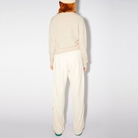 Acne Studios SS22 Sweater Wool Oatmeal V-Neck Unisex dengan Logo Patch. C60048-633 Shop Acne Studios SS22 Sweater Wool Oatmeal V-Neck Unisex dengan Logo Patch. C60048-633