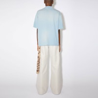 Acne Studios SS22 Unisex Polo Logo Muka Sulam Biru Pudar. CL0116-AAT Shop Acne Studios SS22 Unisex Polo Logo Muka Sulam Biru Pudar. CL0116-AAT