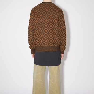 Acne Studios SS23 Sweater Rajutan Coklat Unisex dengan Corak Wajah. C60070-DFI Shop Acne Studios SS23 Sweater Rajutan Coklat Unisex dengan Corak Wajah. C60070-DFI