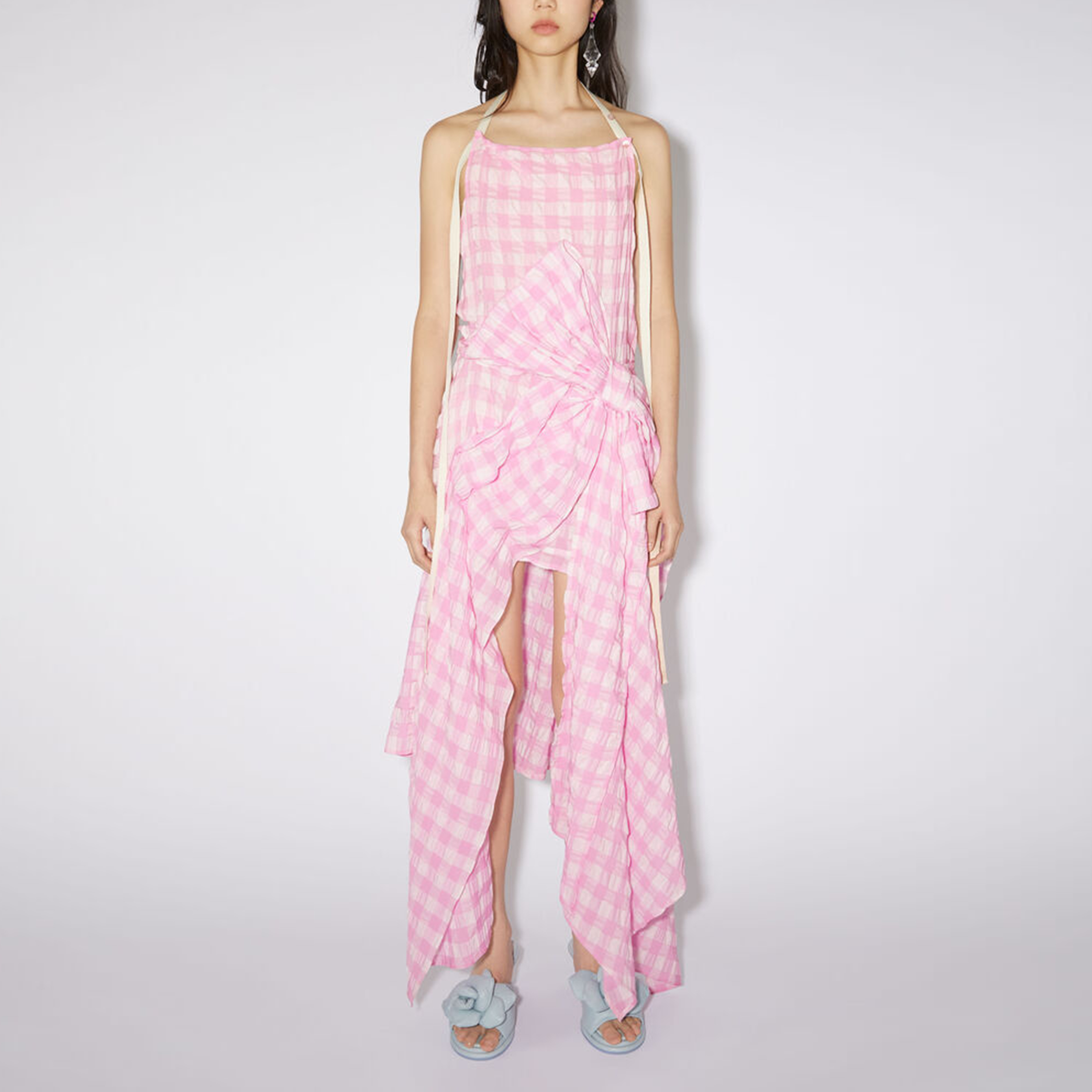 Lookbook アクネ ストゥディオズ SS23 ピンク チェック柄 バックレス 調整可能スリップドレス A20492-415