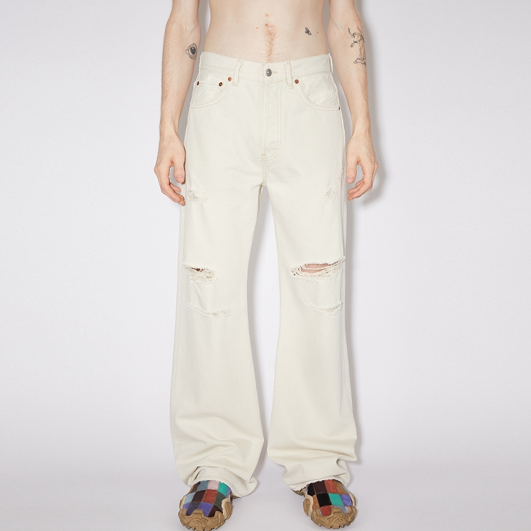 Lookbook Acne Studios SS23 Jeans Putih Straight-Leg Distressed Fit Longgar. B00305-100