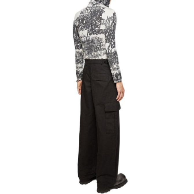 Lookbook Pantalones Utilitarios Negros Acne Studios SS24 con Logo Bordado y Corte Relajado. BK0616-900