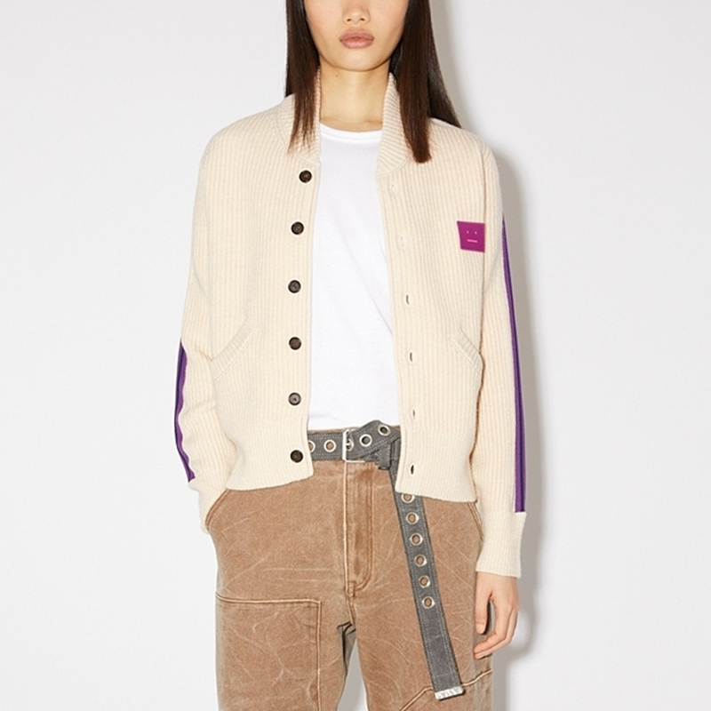 Lookbook 아크네 스튜디오 SS24 이모지 니트 가디건 유니섹스 오트밀 컬러블록 스웨터. C60082-633