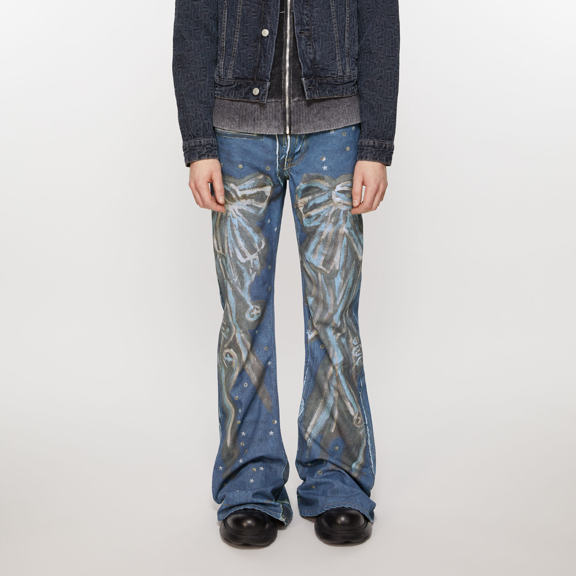 Details for 아크네 스튜디오 SS24 남성 중청 하이웨이스트 플레어 프린트 데님 진. BK0627-863