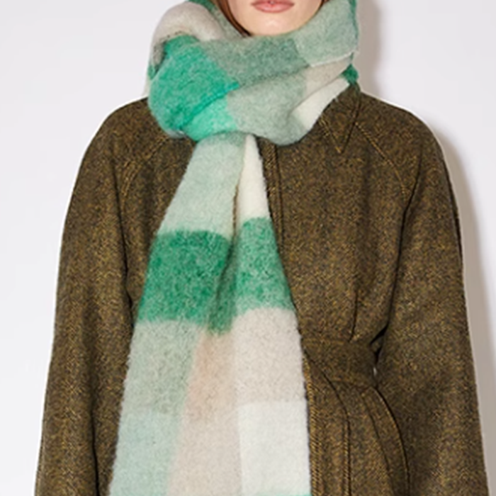 Lookbook Acne Studios Syal Unisex Hijau Kotak Alpaca Wool dengan Rumbai CA0084-AO2-1