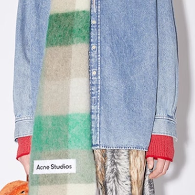 Acne Studios Syal Unisex Hijau Kotak Alpaca Wool dengan Rumbai CA0084-AO2-1 Shop Acne Studios Syal Unisex Hijau Kotak Alpaca Wool dengan Rumbai CA0084-AO2-1