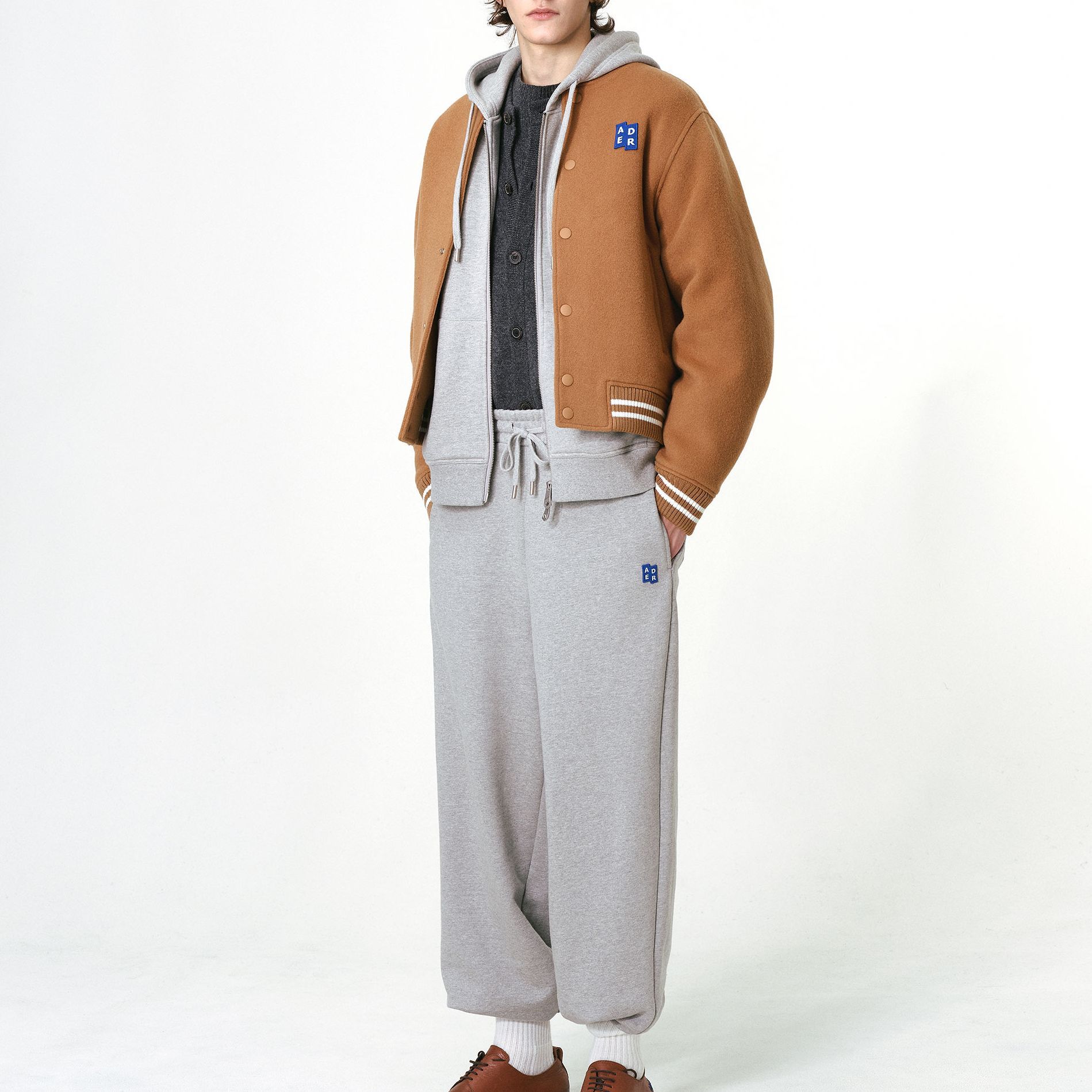 Shop ADER ERROR 驼色男女款纽扣贴布棒球夹克 BM42FYJK0504CM
