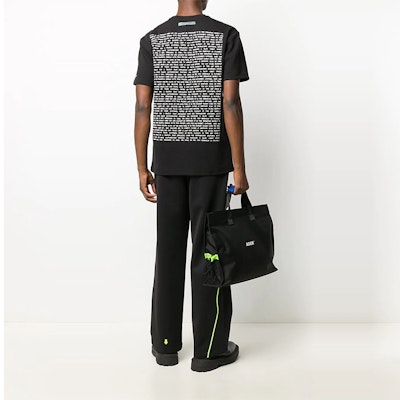 ADER ERROR Kemeja-T Crewneck Logo Tulisan Tangan Unisex Hitam BTAFWHT11BK Lookbook ADER ERROR Kemeja-T Crewneck Logo Tulisan Tangan Unisex Hitam BTAFWHT11BK