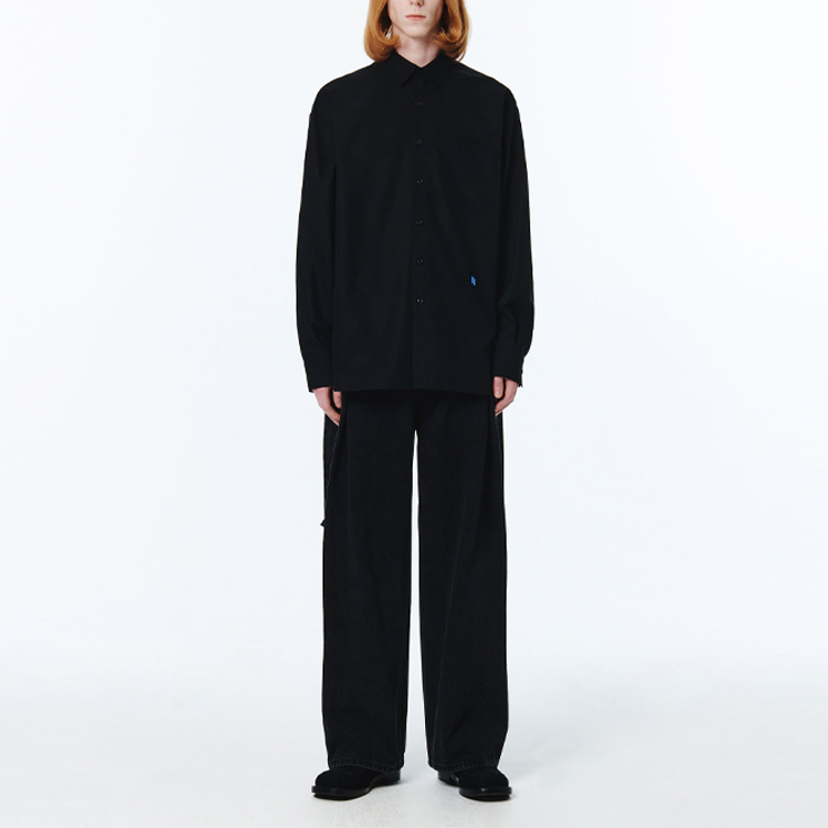 Shop ADER ERROR 聯名中性黑色刺繡標籤長袖襯衫 BMSGFYSH0101BK