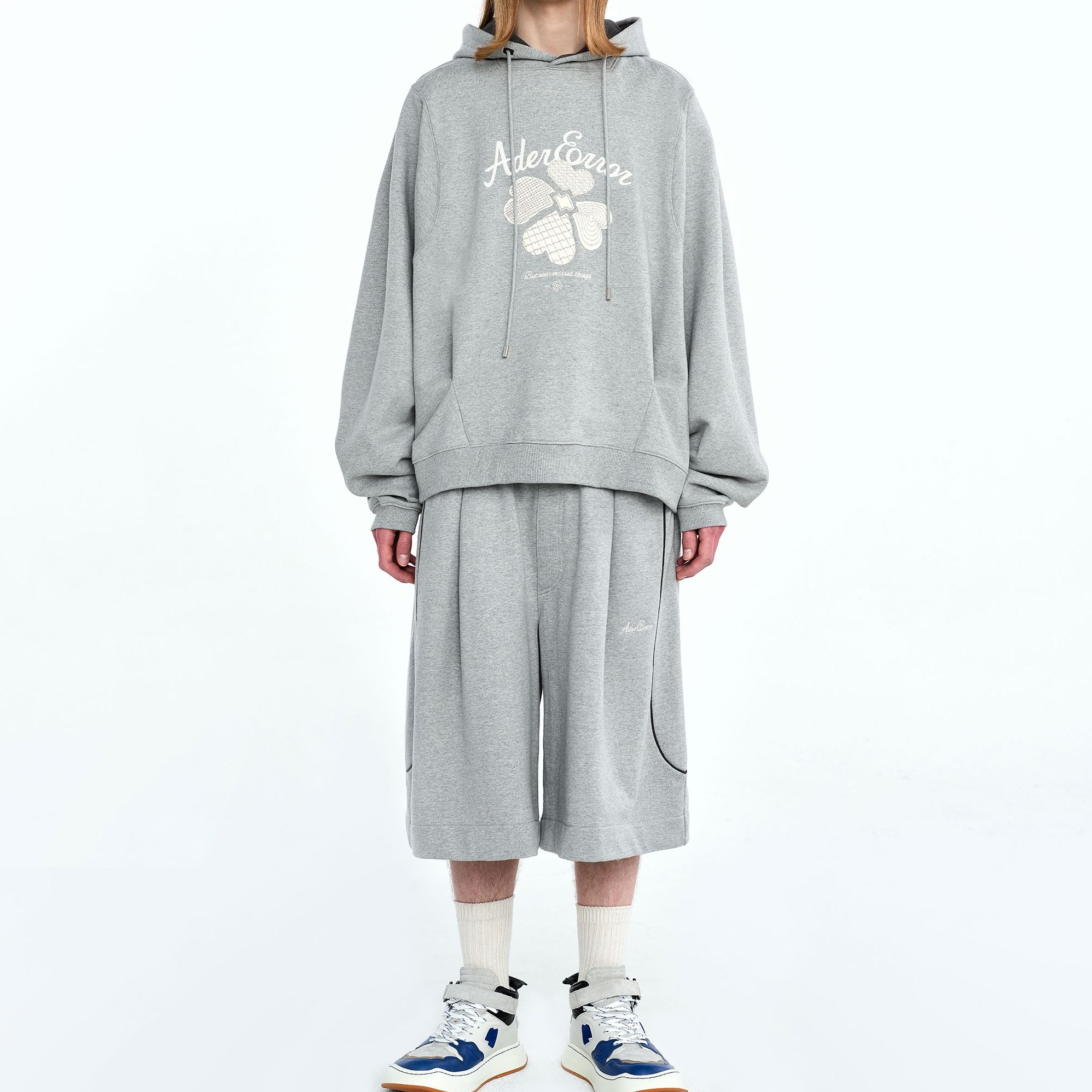Shop Sudadera con capucha unisex ADER ERROR SS23 Through Editism, logo gris floral BMADSSHD0102GR