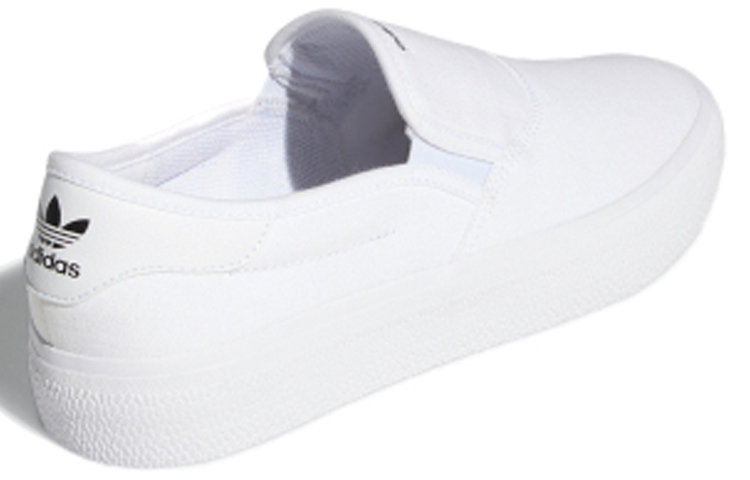 Shop adidas Originals 3Mc Slip 白色 男女同款