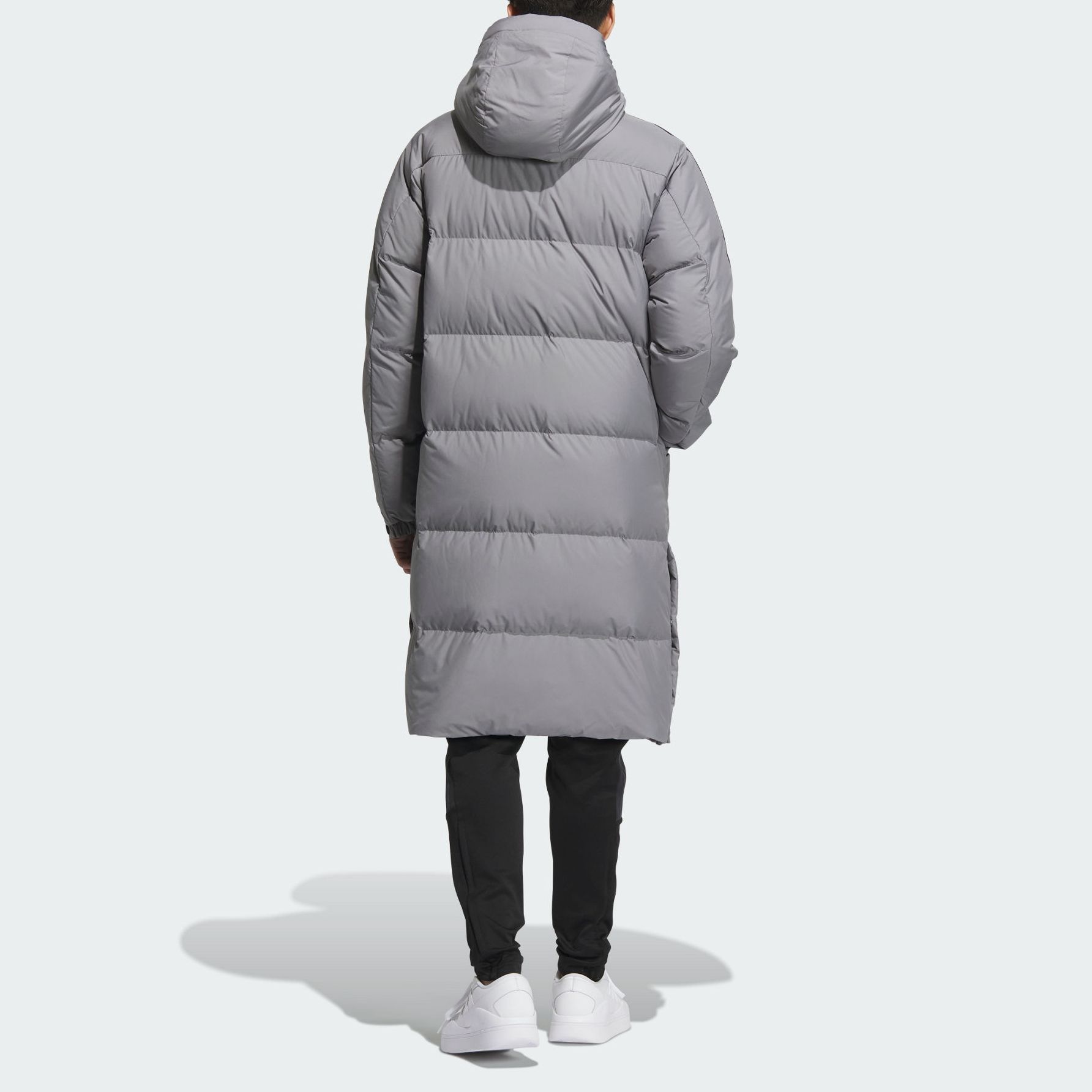 Shop アディダス 600 プーファージャケット グレー ストライプ柄 - アウトドアカジュアルウェア IT8715