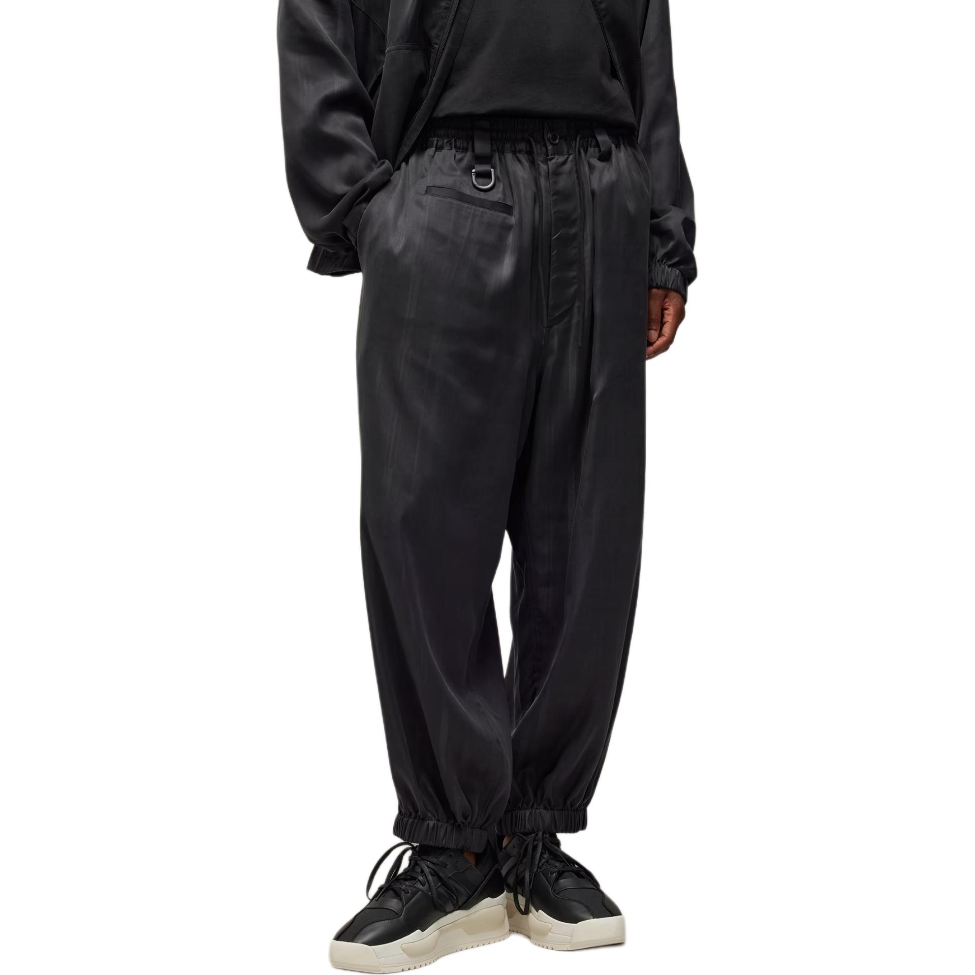 Lookbook 아디다스 블랙 루즈핏 아웃도어 드로스트링 조거 팬츠 IN4350