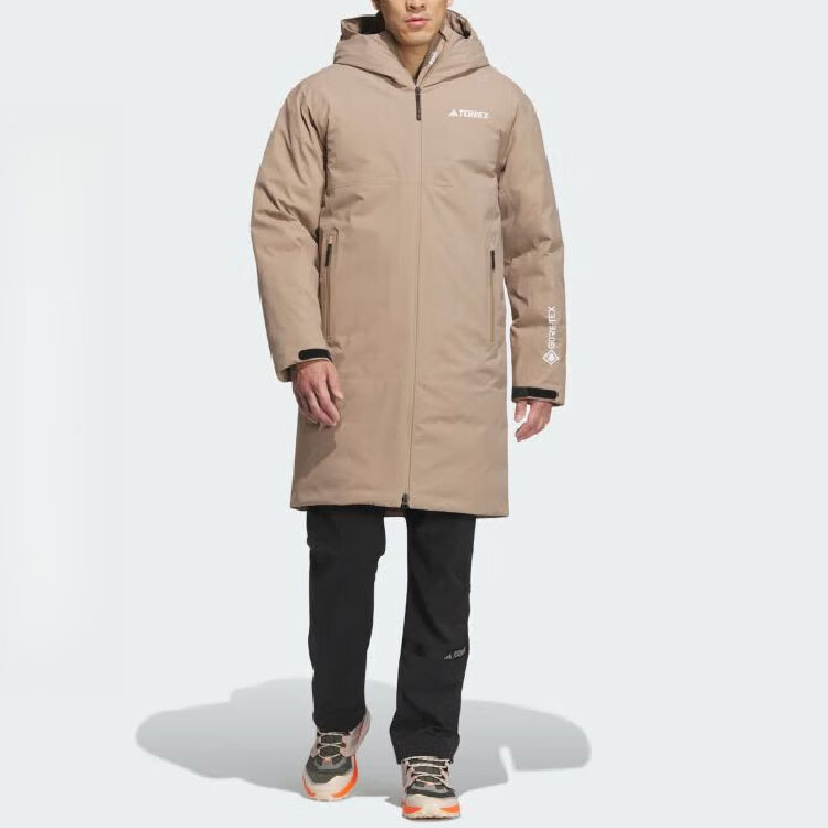 Lookbook Chaqueta adidas marrón impermeable Gore-Tex con capucha estilo casual. IL8995