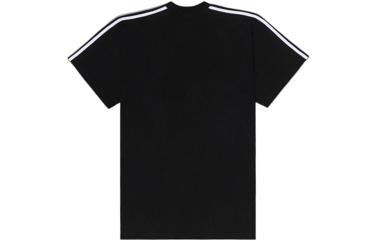 Lookbook adidas 寬鬆版復古美式風黑色印花Logo短袖T恤 IB5243