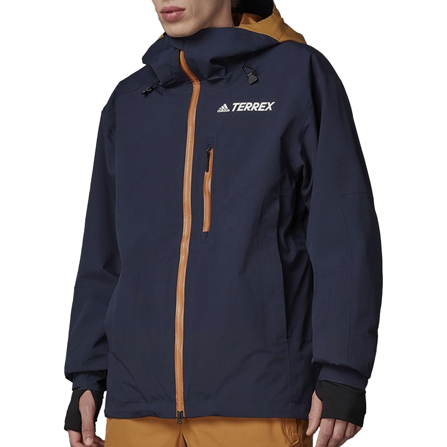 Lookbook adidas Jaket Ski Navy Blue Logo dengan Hoodie dan Potongan Lurus. GT2808