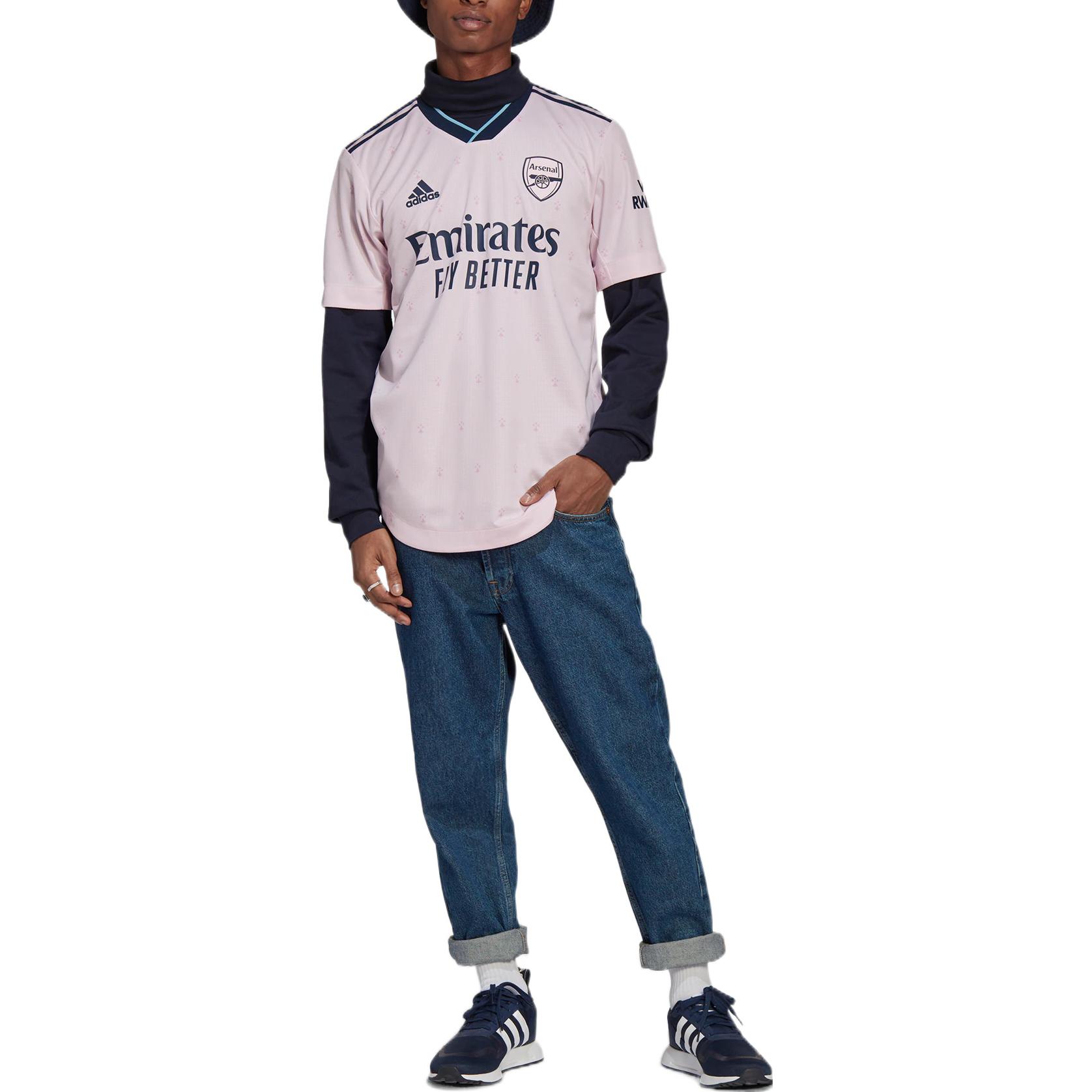 Shop アディダス ピンク レトロ ロゴ プリント ドーパミン Vネック リブ 半袖Tシャツ HF0710