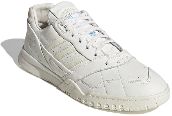 アディダス A.R. トレーナー オフホワイト "クリーム" EG2646 Lookbook アディダス A.R. トレーナー オフホワイト "クリーム" EG2646