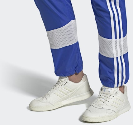 アディダス A.R. トレーナー オフホワイト "クリーム" EG2646 Sizing アディダス A.R. トレーナー オフホワイト "クリーム" EG2646