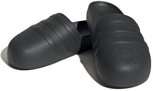 adidas adiFOM Adilette Slide 'Carbon' Hitam Abu-Abu HQ8753 Lookbook adidas adiFOM Adilette Slide 'Carbon' Hitam Abu-Abu HQ8753