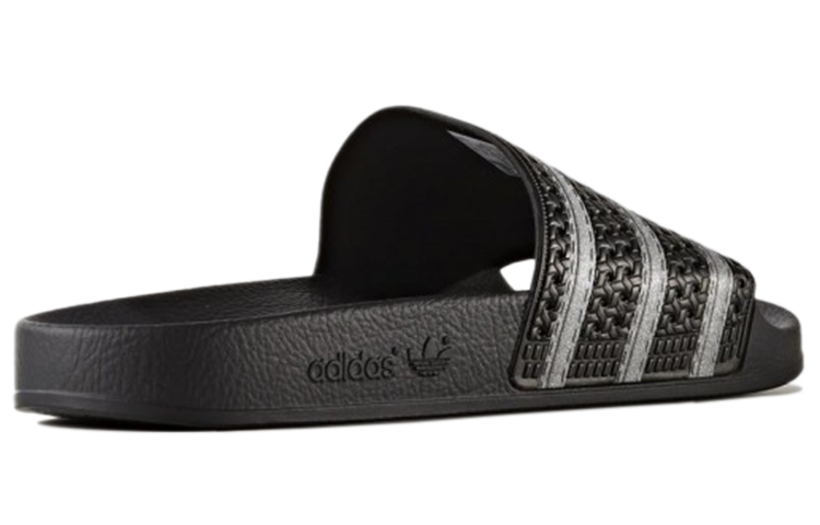 Lookbook アディダス アディレッタ『ブラックグレー』 BY9909 BY9909