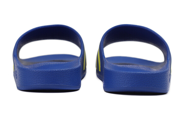 Lookbook adidas Adilette Aqua 一字型平底拖鞋 藍黃