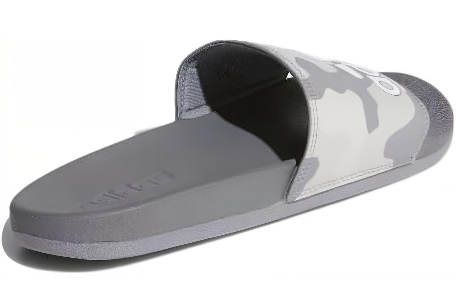 Shop 阿迪达斯 Adilette Cloudfoam 休閒運動拖鞋 灰色