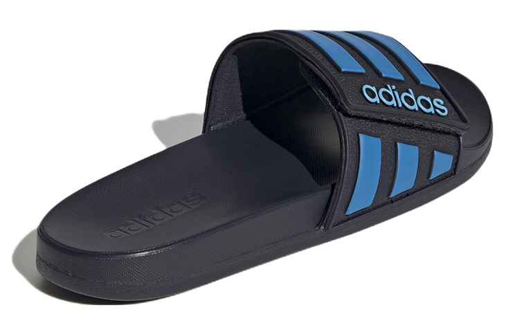 Shop adidas Adilette 舒適調整運動拖鞋 黑藍