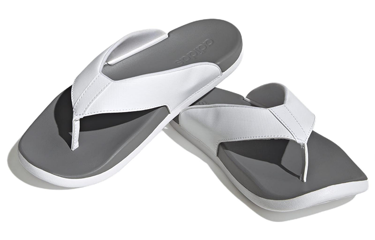 Shop adidas originals Adilette 運動拖鞋 男款 灰白