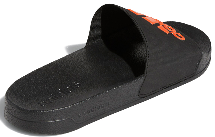 Lookbook adidas Adilette 簡潔拖鞋 黑橙