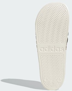 阿迪达斯 Adilette Shower '奶油白' 拖鞋 IG3682 Lookbook 阿迪达斯 Adilette Shower '奶油白' 拖鞋 IG3682