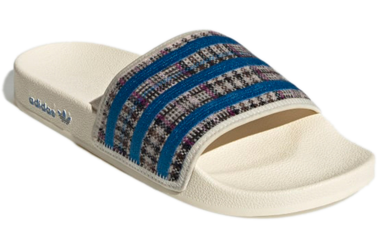 Lookbook 阿迪达斯 Adilette 便鞋 '舒适套装 - 梦幻白蓝鸟' GW0821