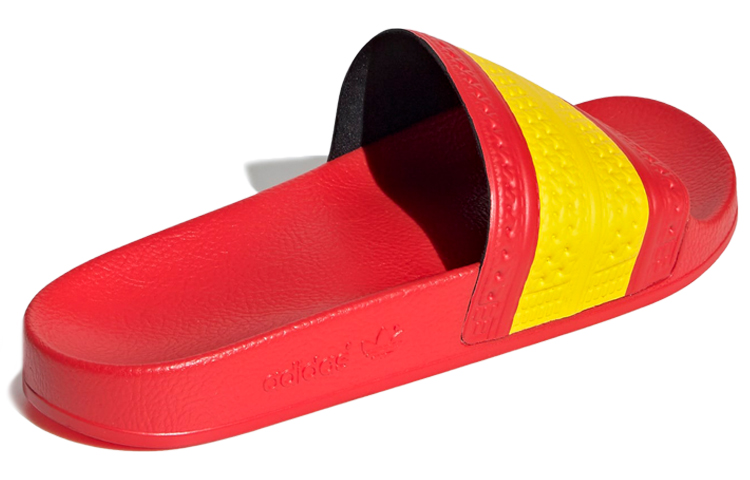 Shop adidas originals Adilette 滑梯 紅黃 拖鞋