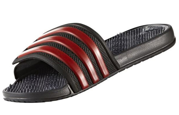 Lookbook 阿迪达斯 Adissage 2.0 '黑红'拖鞋 BB4571