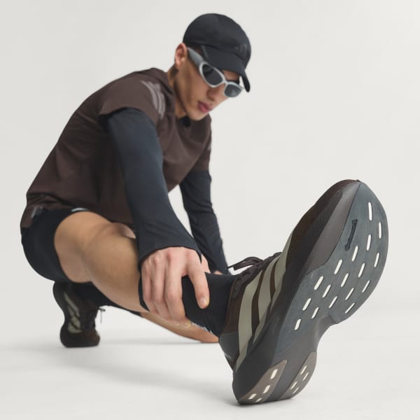 Sizing 阿迪达斯 Adizero EVO SL 跑鞋 极光咖啡色/泥灰色/米色 KI3946