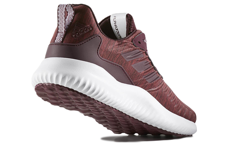 Shop adidas Alphabounce Rc 舒適耐磨跑步鞋 酒紅色