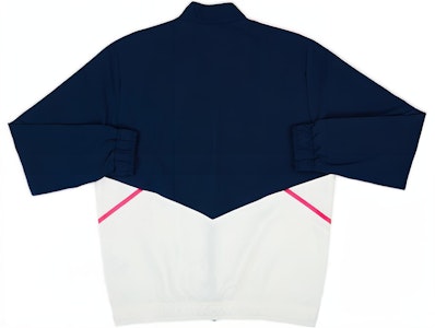 adidas 阿森納 2022-23 深藍三條紋標誌運動外套。 HT4442 Lookbook adidas 阿森納 2022-23 深藍三條紋標誌運動外套。 HT4442