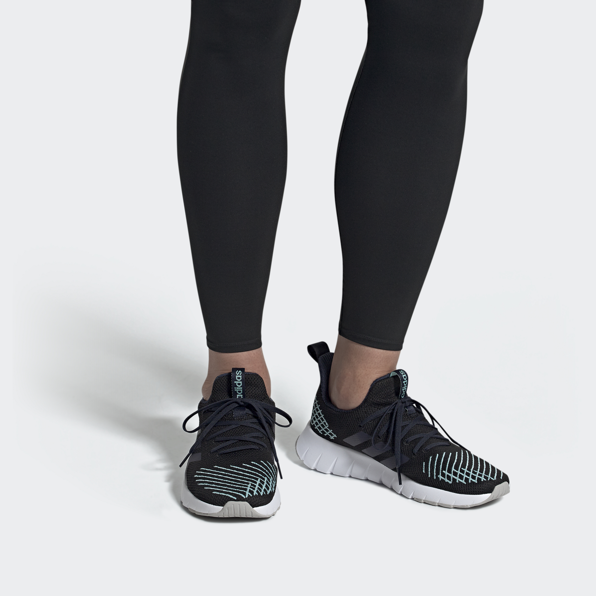 Sizing 아디다스 아스위고 '블랙' (Adidas Aseuigo 'Beullaek') EE9537