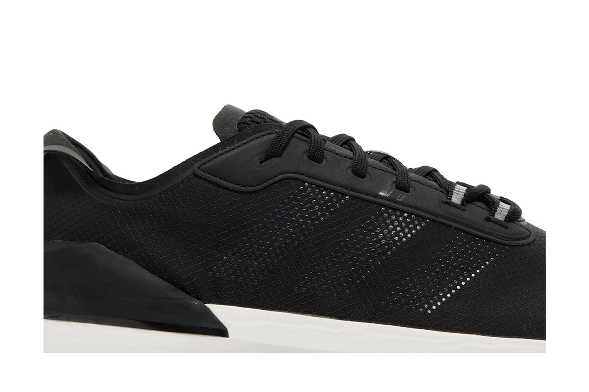 Order アディダス Avryn ブラック/ホワイト HP5968