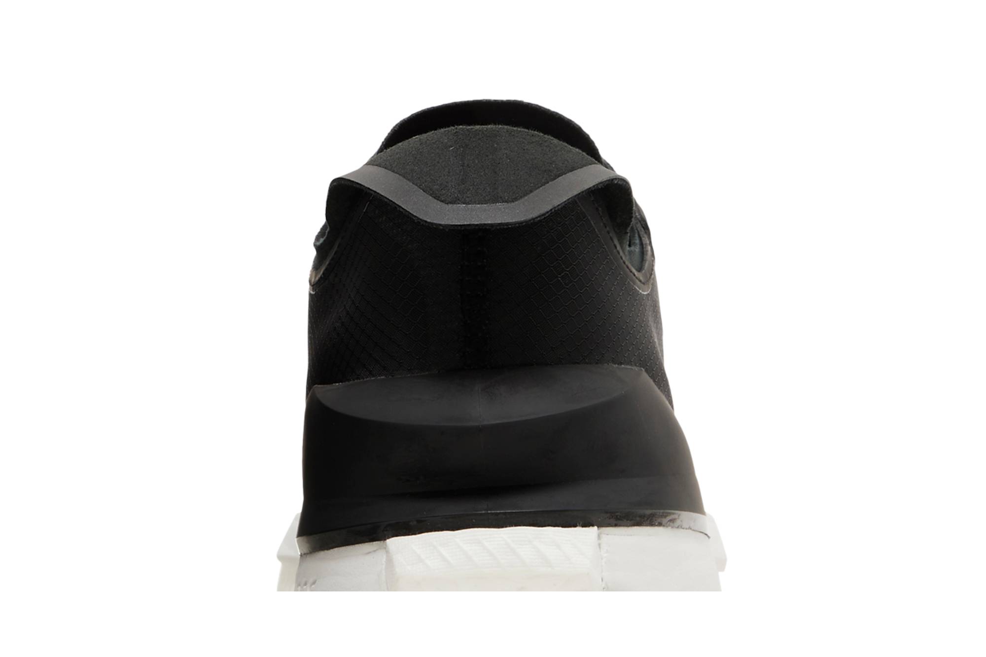 Sizing アディダス Avryn ブラック/ホワイト HP5968