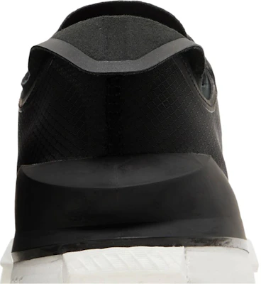 アディダス Avryn ブラック/ホワイト HP5968 Sizing アディダス Avryn ブラック/ホワイト HP5968