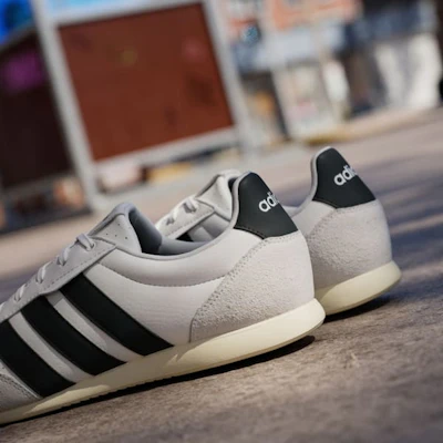 Adidas Barreda Lo 白色/黑色/香草色運動鞋 JR4618 1