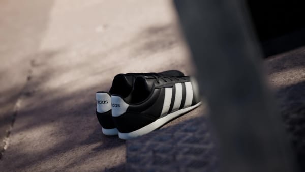 Order Adidas Barreda Low Zapatos Negro/Blanco/Blanco Hueso. HQ7382