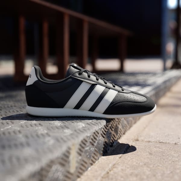 Lookbook Adidas Barreda Low Zapatos Negro/Blanco/Blanco Hueso. HQ7382