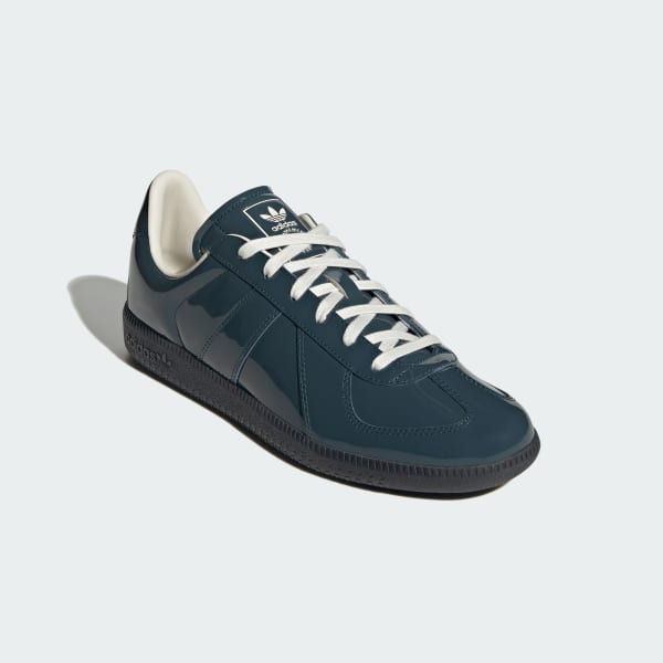 Shop adidas 黑白軍用運動鞋 藍色/經典配色/碳黑 HQ9233