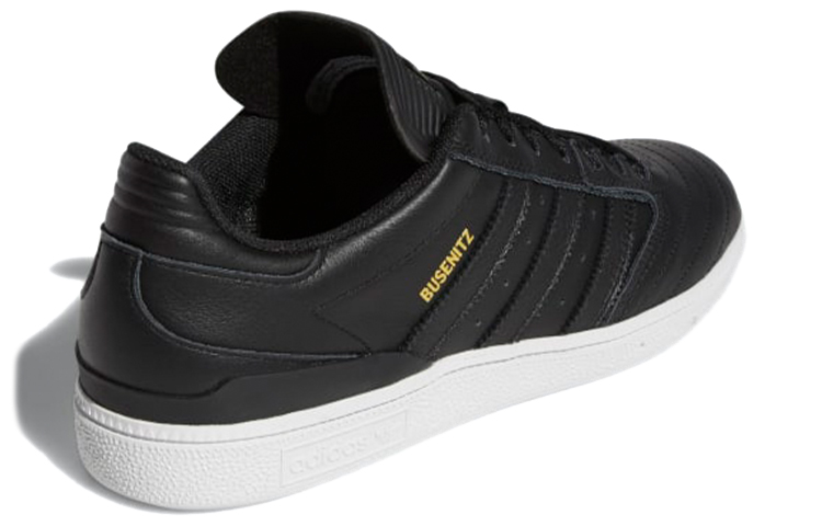 Lookbook 阿迪达斯 Busenitz '核心黑' EE6249