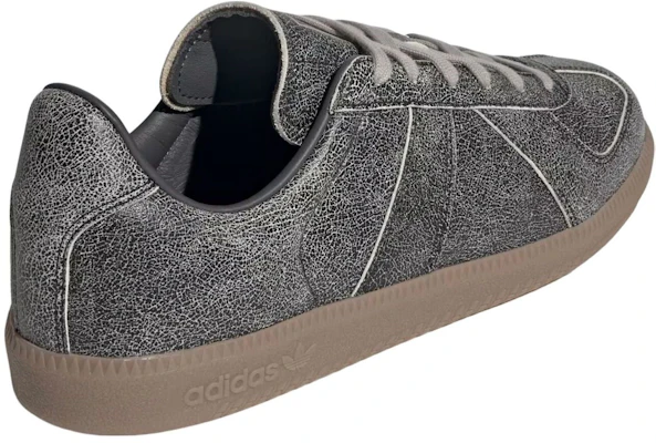 adidas BW Army 黑色裂紋皮革 JR7346 Lookbook adidas BW Army 黑色裂紋皮革 JR7346