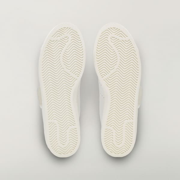 Shop Adidas Chavarria Jabbar 低筒運動鞋 米白/金屬金配色 JP6108